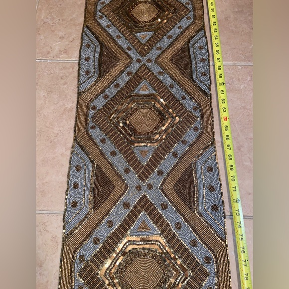 Z Galleries beaded table runner - Picture 4 of 11